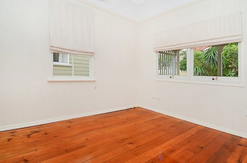 Photo - 38 Ninth Avenue, Coorparoo QLD 4151 - Image 8