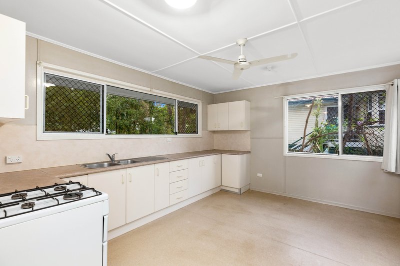 Photo - 38 Normanton Street, Stafford Heights QLD 4053 - Image 9