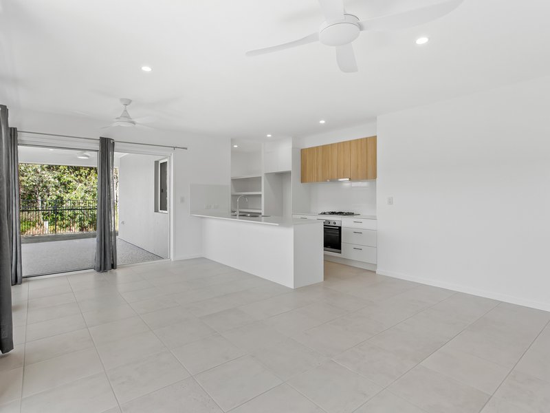 Photo - 38 Ocean Place, Beachmere QLD 4510 - Image 3