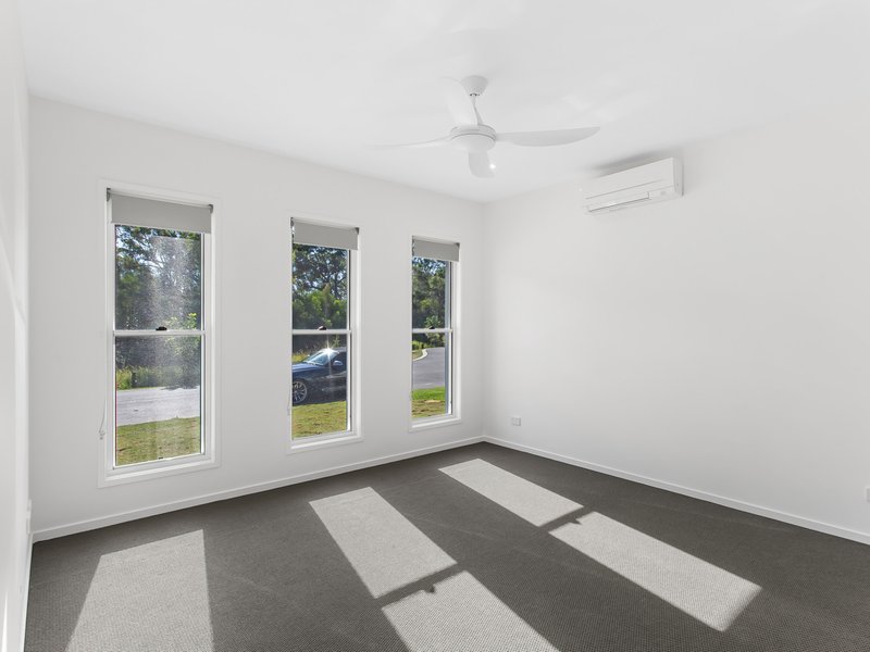 Photo - 38 Ocean Place, Beachmere QLD 4510 - Image 8