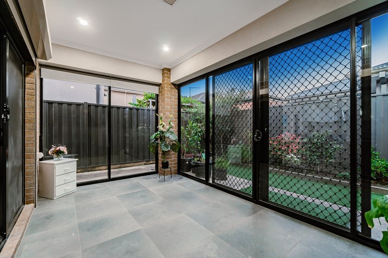 Photo - 38 Parkfront Crescent, Roxburgh Park VIC 3064 - Image 22