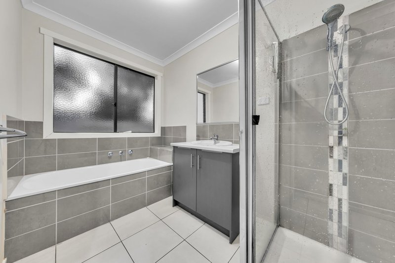 Photo - 38 Parklink Drive, Cranbourne East VIC 3977 - Image 5