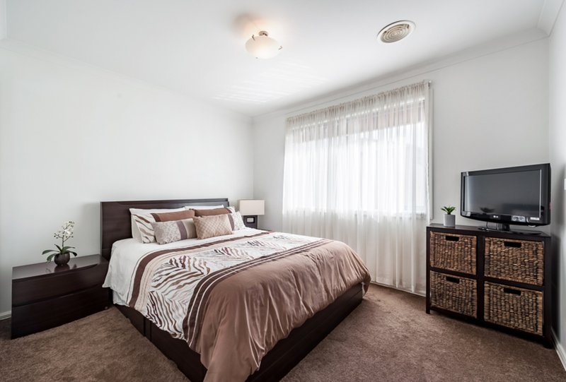 Photo - 38 Parramatta Walk, Craigieburn VIC 3064 - Image 5