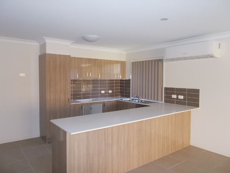 Photo - 38 Percy Earl Crescent, Pimpama QLD 4209 - Image 3