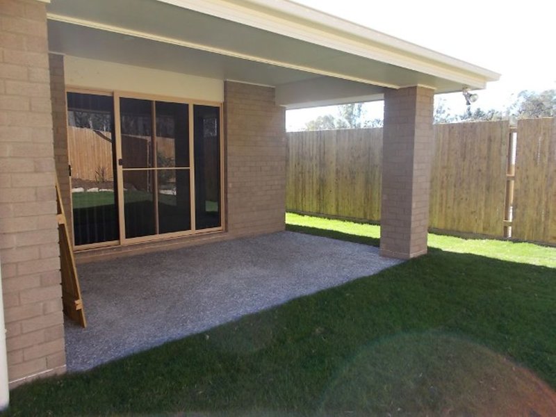 Photo - 38 Percy Earl Crescent, Pimpama QLD 4209 - Image 11