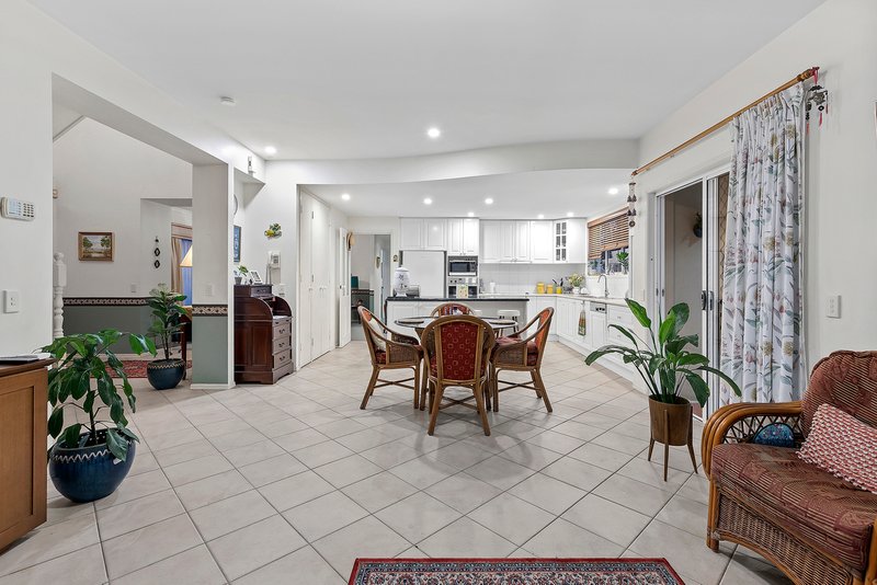 Photo - 38 Picasso Crescent, Carseldine QLD 4034 - Image 8