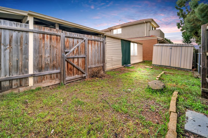 Photo - 38 Pines Way, Craigieburn VIC 3064 - Image 14