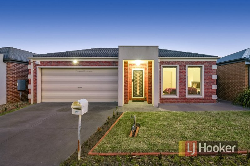 38 Pomegranate Way, Pakenham VIC 3810