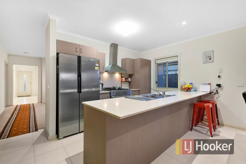 Photo - 38 Pomegranate Way, Pakenham VIC 3810 - Image 2