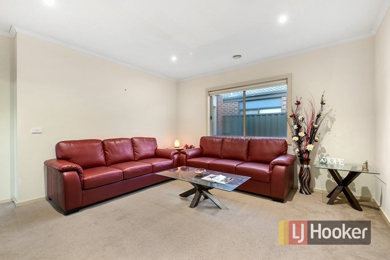 Photo - 38 Pomegranate Way, Pakenham VIC 3810 - Image 7