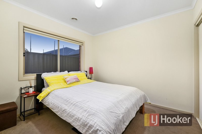 Photo - 38 Pomegranate Way, Pakenham VIC 3810 - Image 10