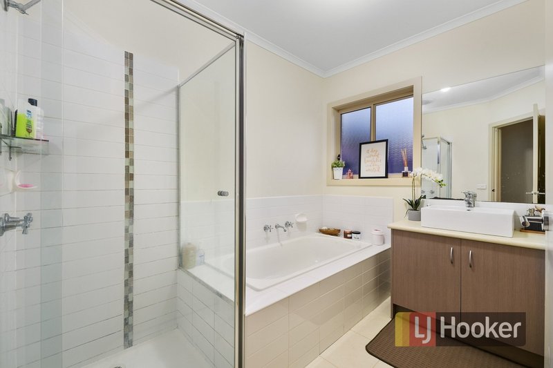 Photo - 38 Pomegranate Way, Pakenham VIC 3810 - Image 11