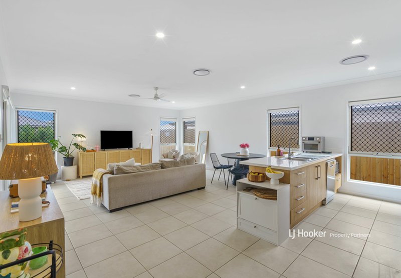 Photo - 38 Prominence Street, Pallara QLD 4110 - Image 6