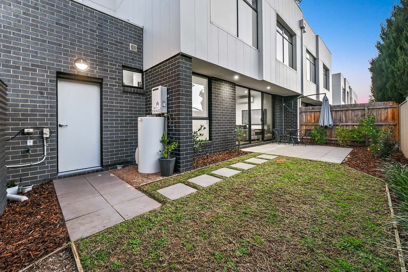 Photo - 38 Quarter Circuit, Springvale VIC 3171 - Image 16