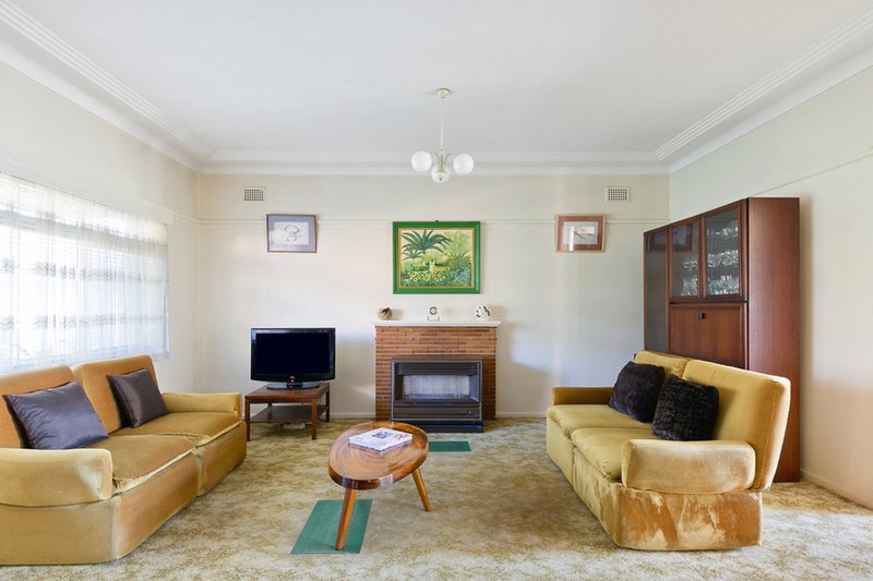 Photo - 38 Quinlan Parade, Manly Vale NSW 2093 - Image 3