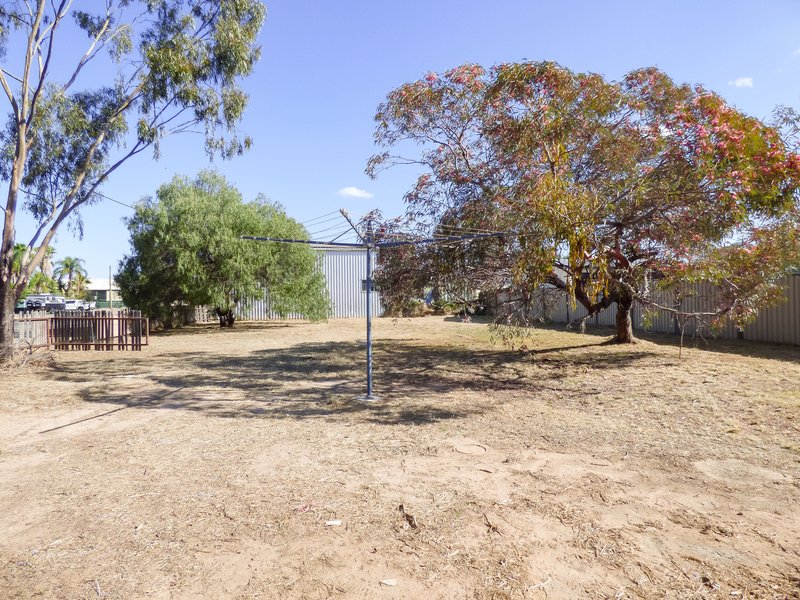 Photo - 38 Raglan Street, Roma QLD 4455 - Image 13