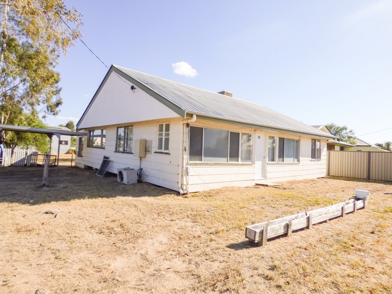 Photo - 38 Raglan Street, Roma QLD 4455 - Image 15