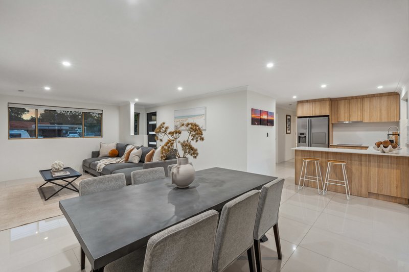 Photo - 38 Redfin Crescent, Beldon WA 6027 - Image 5