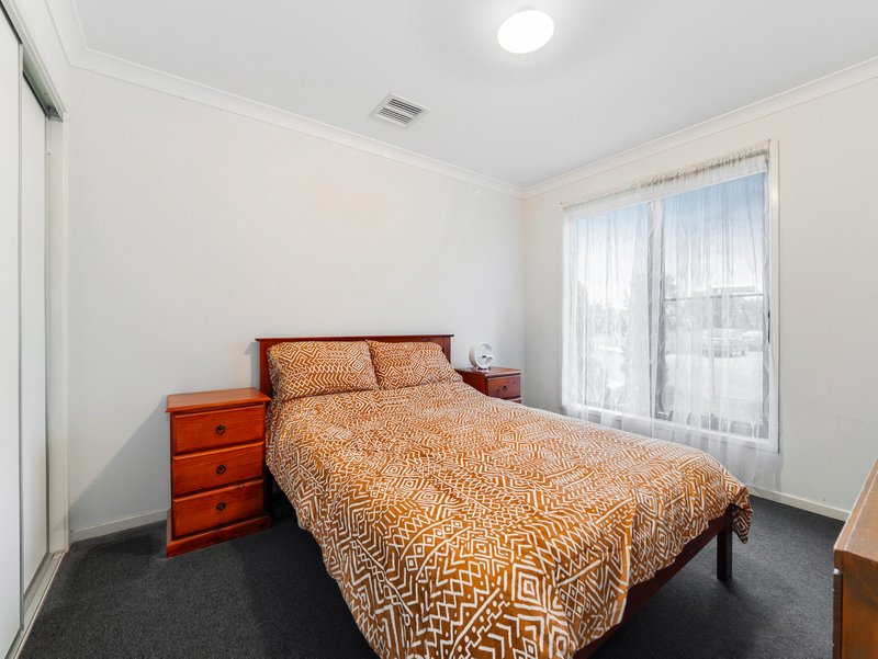 Photo - 38 Riverside Drive, Cranbourne West VIC 3977 - Image 12