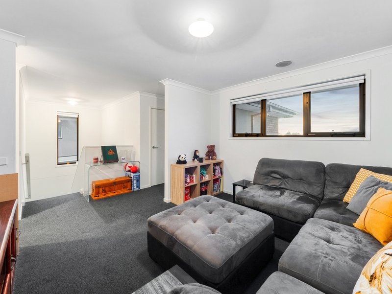 Photo - 38 Riverside Drive, Cranbourne West VIC 3977 - Image 13