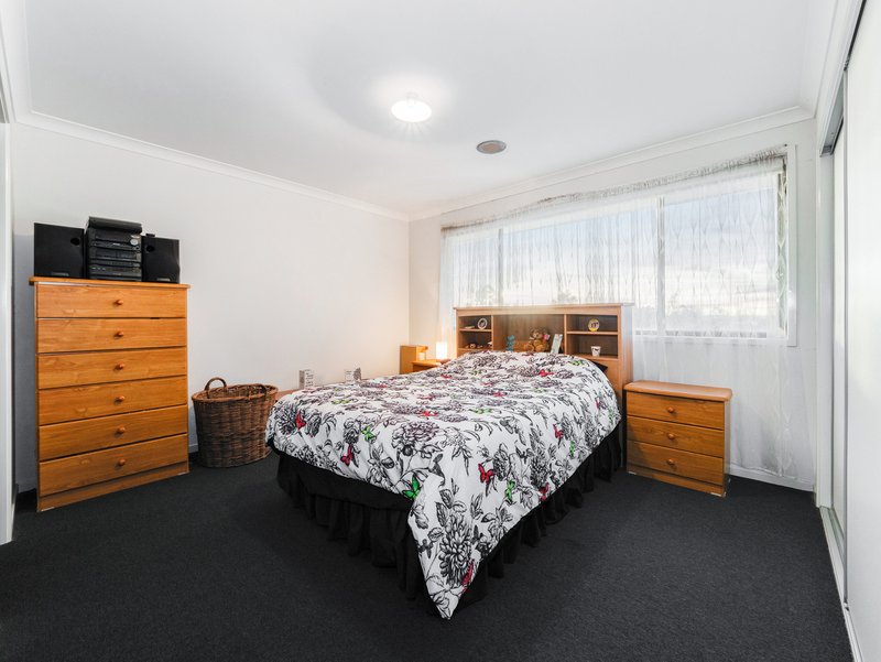 Photo - 38 Riverside Drive, Cranbourne West VIC 3977 - Image 15