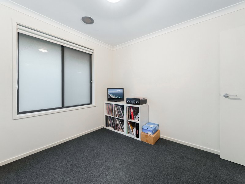 Photo - 38 Riverside Drive, Cranbourne West VIC 3977 - Image 17