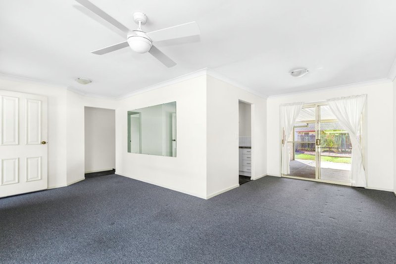 Photo - 38 Rosebrook Street, Kallangur QLD 4503 - Image 2