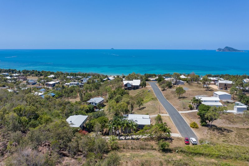 Photo - 38 Roseric Crescent, Hideaway Bay QLD 4800 - Image 2