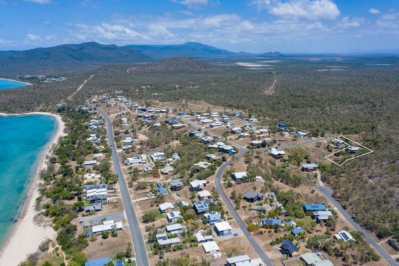 Photo - 38 Roseric Crescent, Hideaway Bay QLD 4800 - Image 16