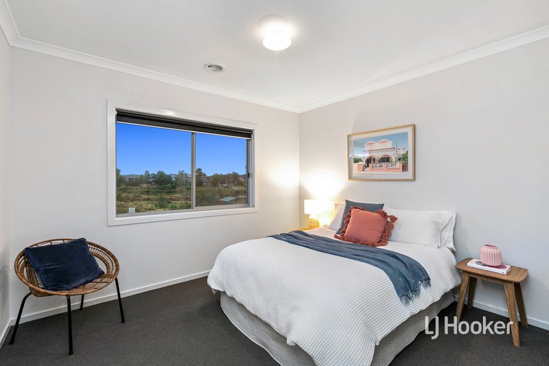 Photo - 38 Roundhay Crescent, Point Cook VIC 3030 - Image 22