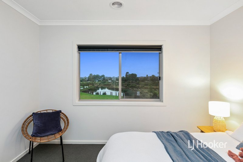 Photo - 38 Roundhay Crescent, Point Cook VIC 3030 - Image 23