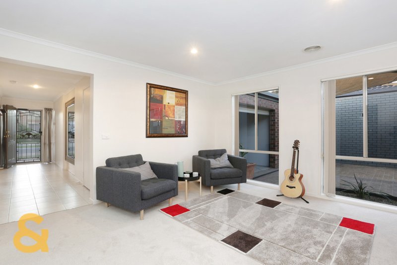 Photo - 38 Salween Crescent, Roxburgh Park VIC 3064 - Image 2