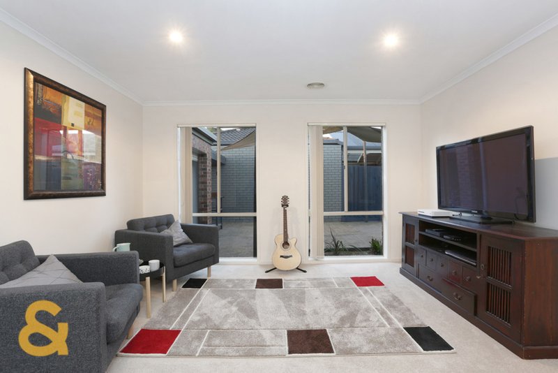 Photo - 38 Salween Crescent, Roxburgh Park VIC 3064 - Image 3