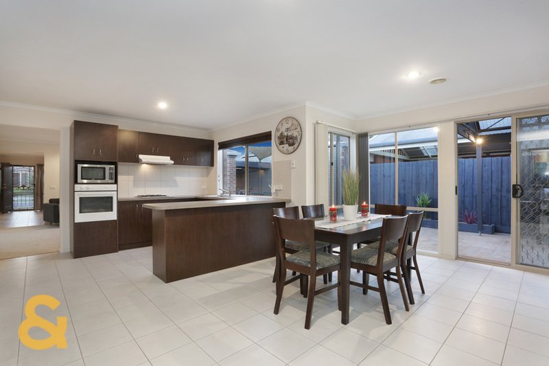 Photo - 38 Salween Crescent, Roxburgh Park VIC 3064 - Image 7