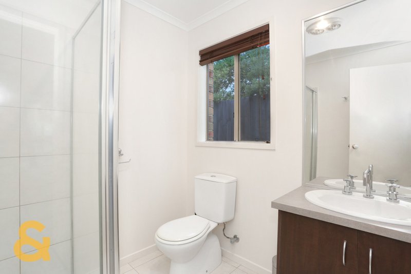 Photo - 38 Salween Crescent, Roxburgh Park VIC 3064 - Image 13