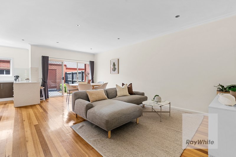 Photo - 38 Sanctuary Drive, Bundoora VIC 3083 - Image 5