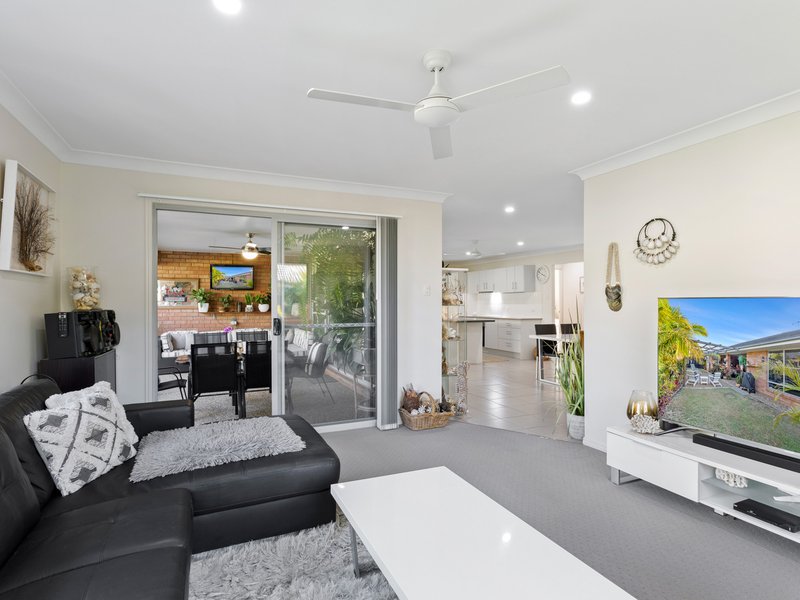 Photo - 38 Sandheath Pl , Ningi QLD 4511 - Image 3