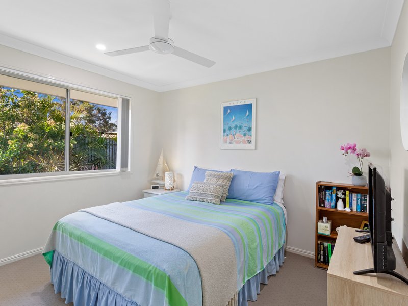 Photo - 38 Sandheath Pl , Ningi QLD 4511 - Image 9