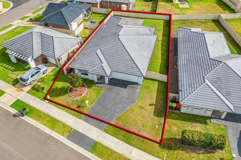 Photo - 38 Sapphire Drive, Rutherford NSW 2320 - Image 8