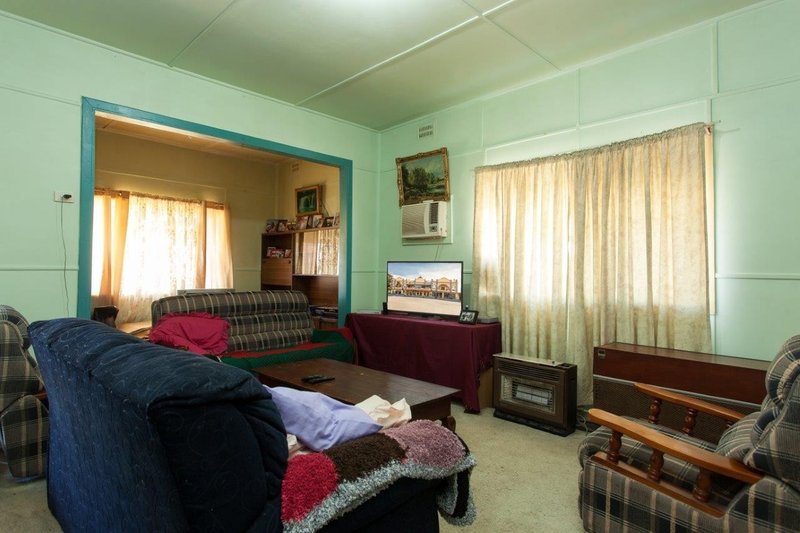 Photo - 38 Shedden Street, Cessnock NSW 2325 - Image 4