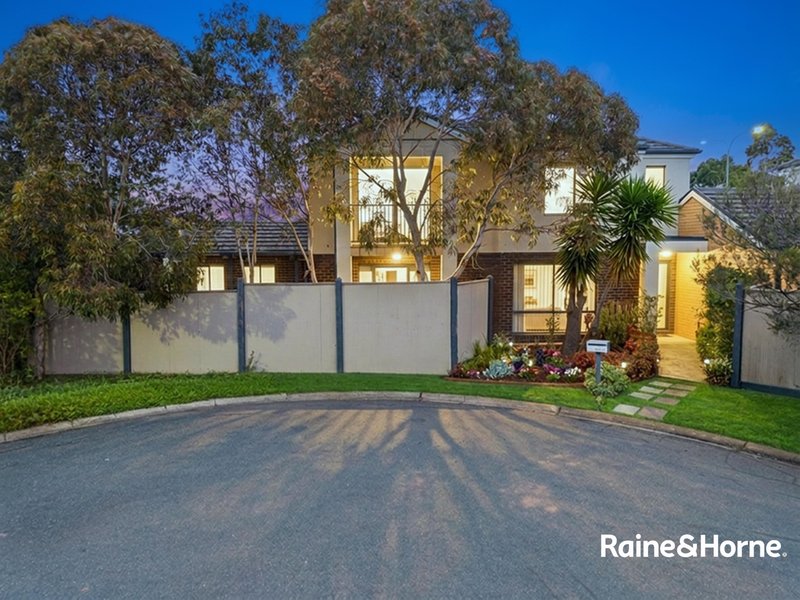 Photo - 3/8 Sherdley Green, Caroline Springs VIC 3023 - Image 1