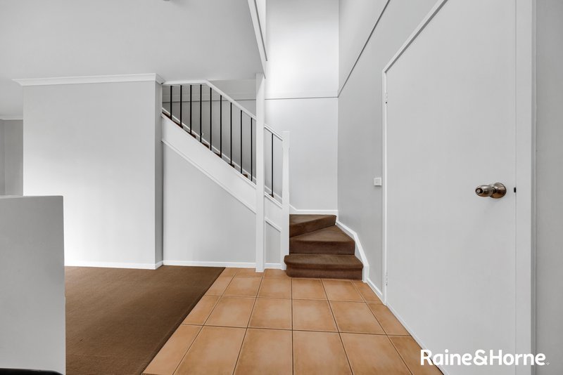 Photo - 3/8 Sherdley Green, Caroline Springs VIC 3023 - Image 2