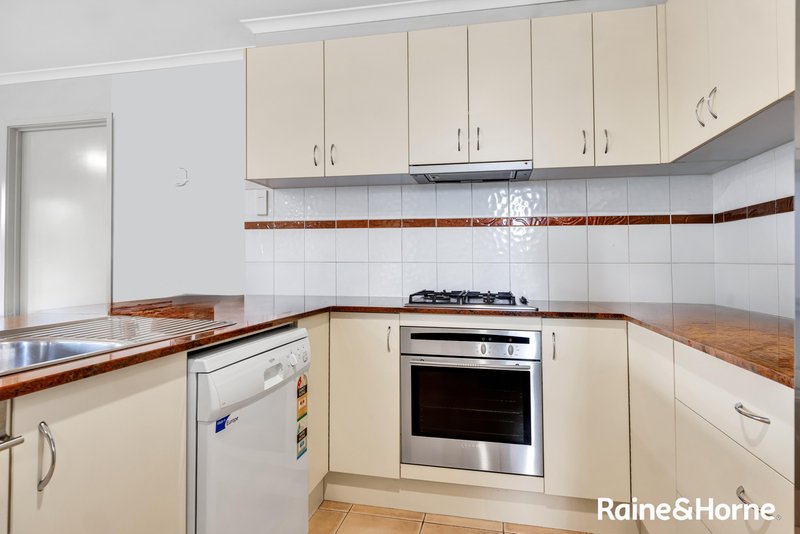 Photo - 3/8 Sherdley Green, Caroline Springs VIC 3023 - Image 8