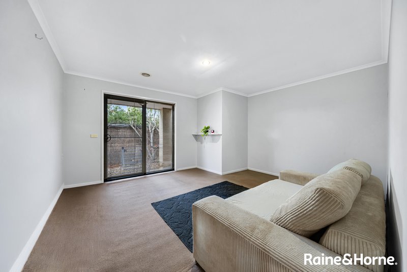 Photo - 3/8 Sherdley Green, Caroline Springs VIC 3023 - Image 9