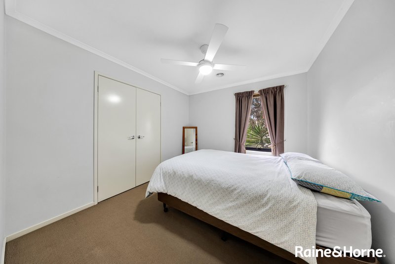 Photo - 3/8 Sherdley Green, Caroline Springs VIC 3023 - Image 15