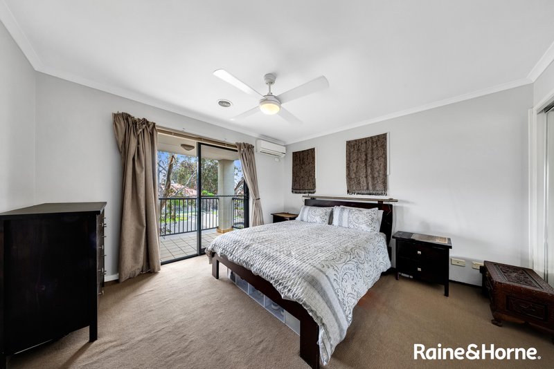 Photo - 3/8 Sherdley Green, Caroline Springs VIC 3023 - Image 16