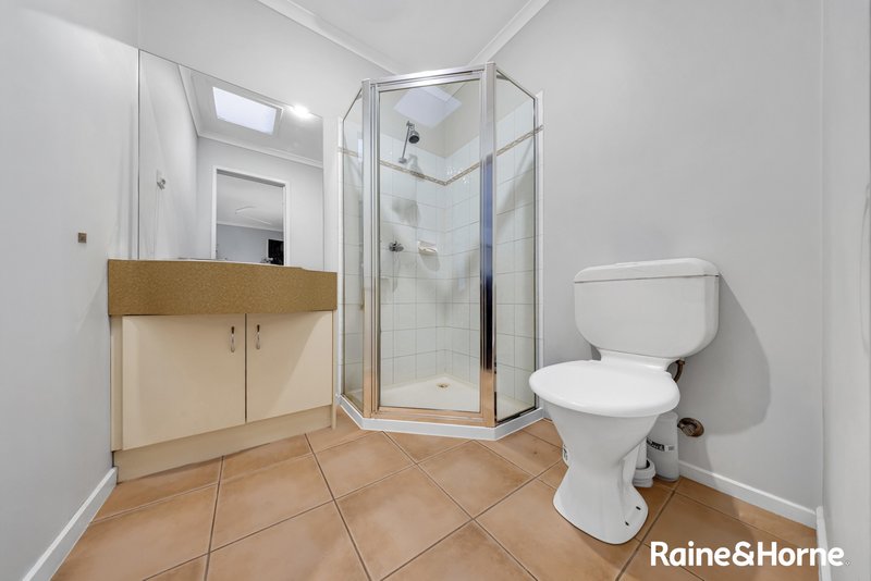 Photo - 3/8 Sherdley Green, Caroline Springs VIC 3023 - Image 17