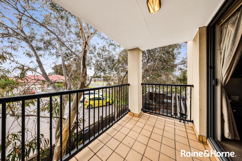 Photo - 3/8 Sherdley Green, Caroline Springs VIC 3023 - Image 18