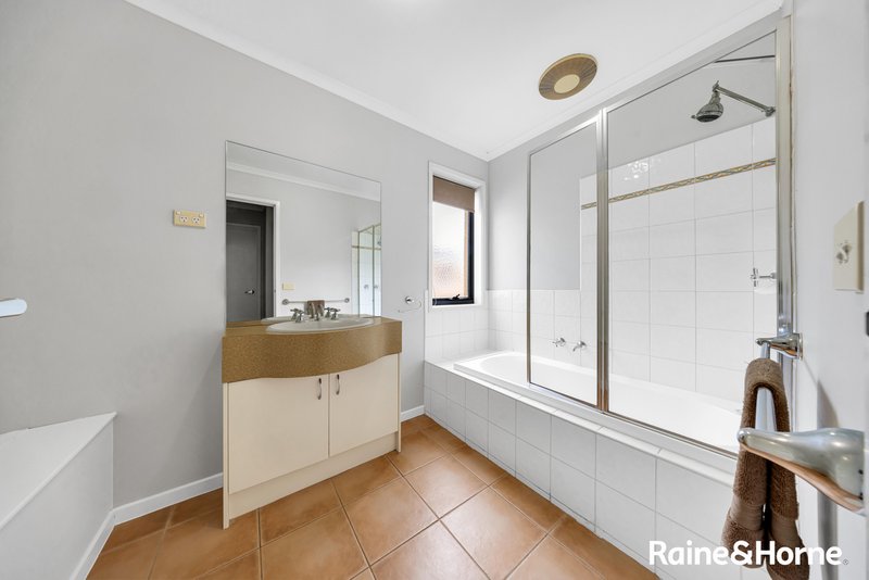 Photo - 3/8 Sherdley Green, Caroline Springs VIC 3023 - Image 19