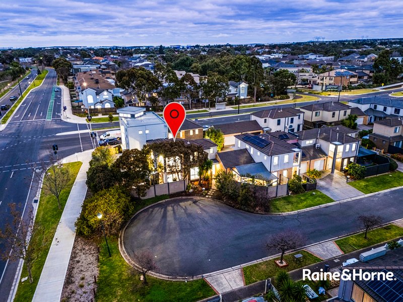 Photo - 3/8 Sherdley Green, Caroline Springs VIC 3023 - Image 25